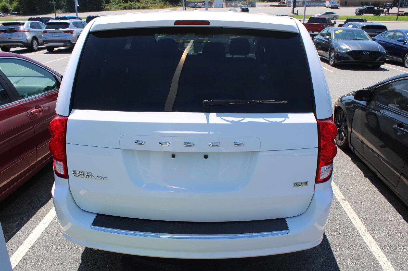 Used 2017 Dodge Grand Caravan SE FWD image 7