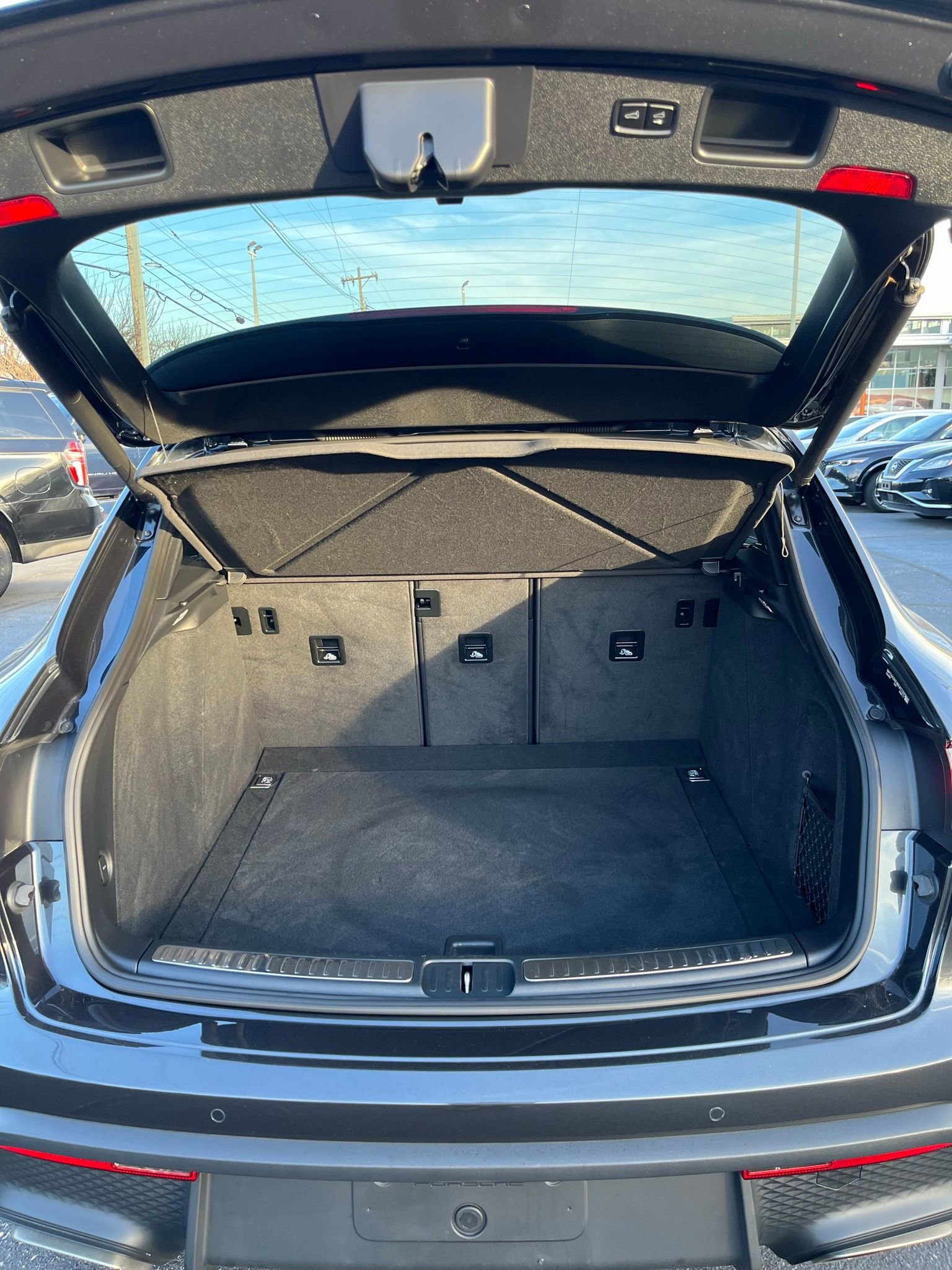 Used 2022 Porsche Macan image 9