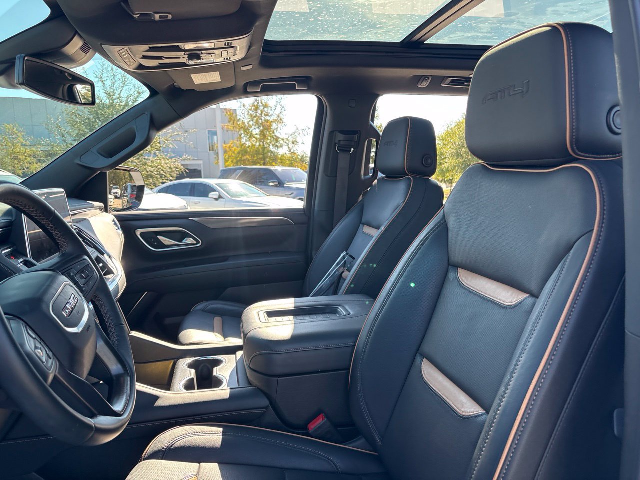 Used 2024 GMC Yukon AT4 w/ AT4 Premium Package AWD/4WD image 19