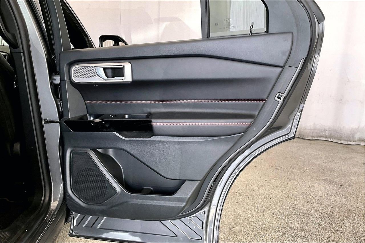 Used 2023 Ford Explorer ST-Line w/ Class IV Trailer Tow Package image 23