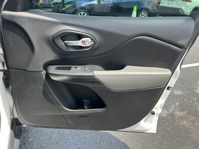 Used 2014 Jeep Cherokee Limited w/ Technology Group FWD image 34