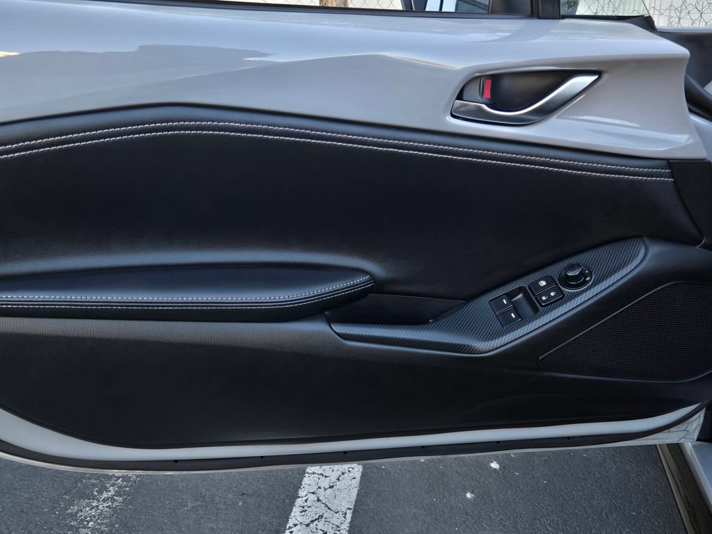 Used 2025 MAZDA MX-5 Miata RF Club RWD image 13