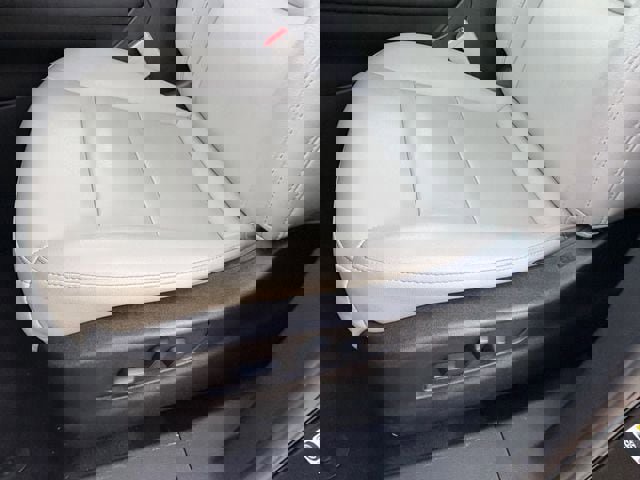 Used 2021 Cadillac XT4 Luxury w/ Cold Weather Package image 33