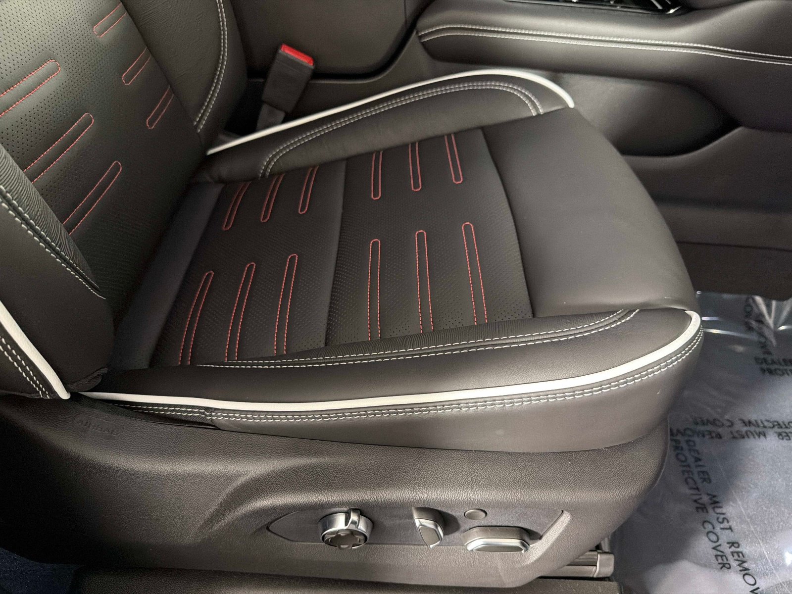 Used 2026 GMC Yukon AT4 Ultimate w/ LPO, Floor Liner Package AWD/4WD image 24