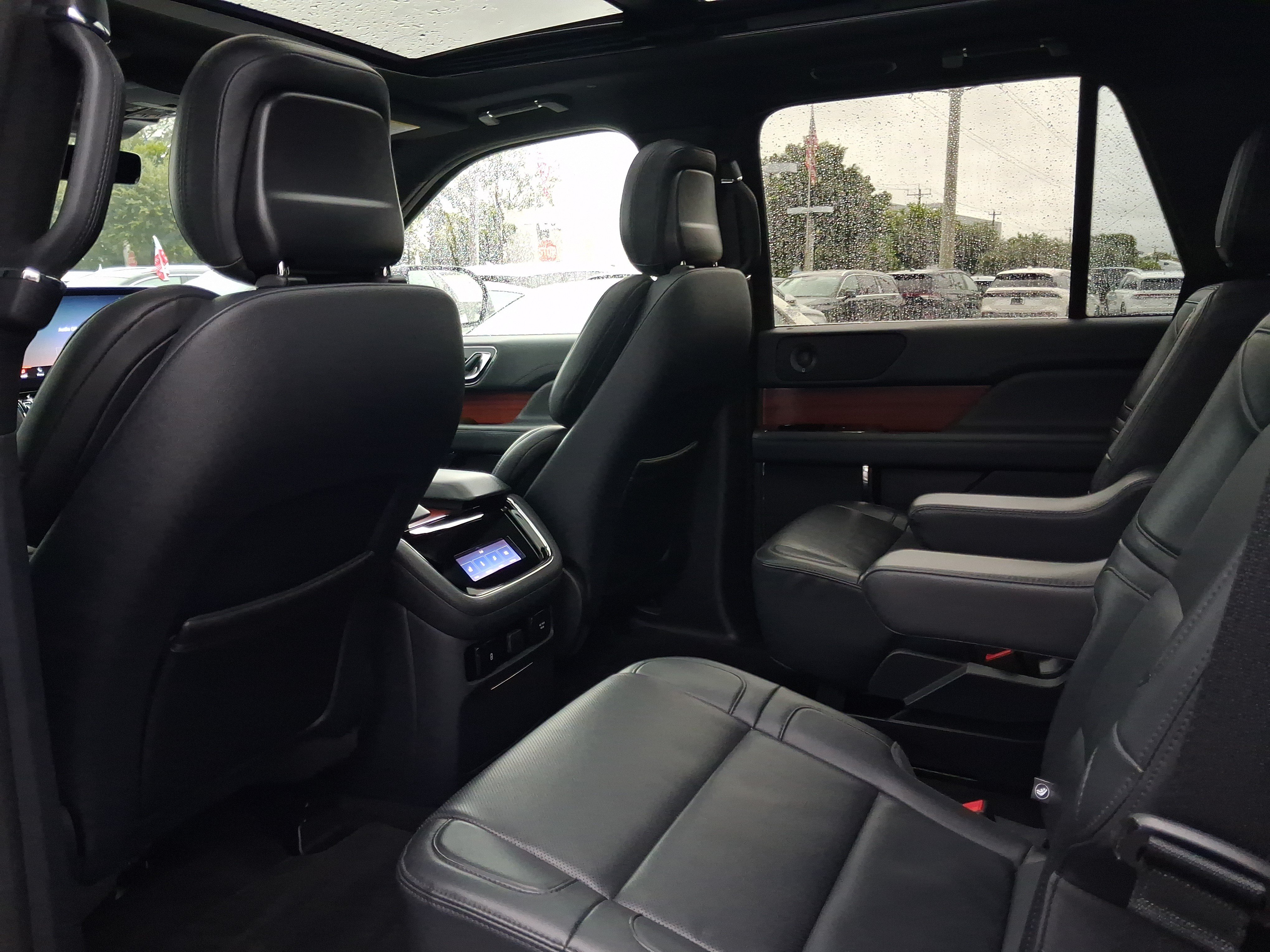 Used 2024 Lincoln Navigator Premiere AWD/4WD image 5
