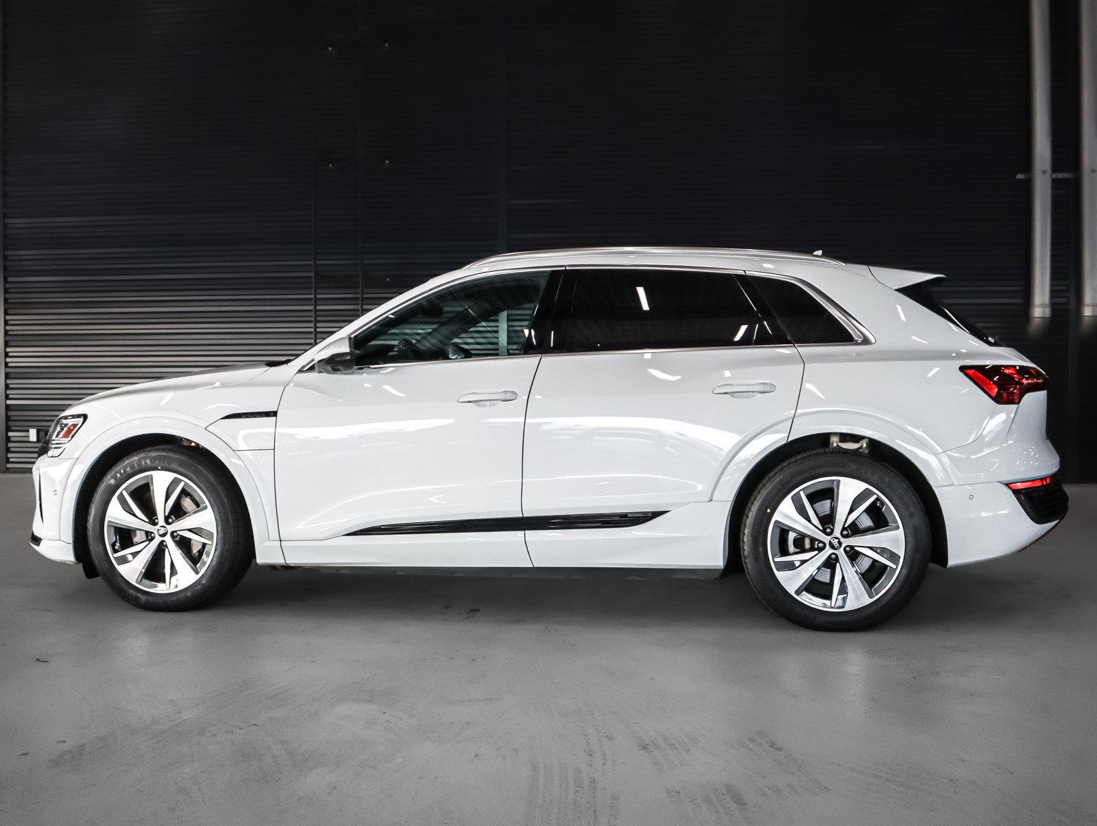 Used 2024 Audi Q8 e-tron Premium Plus image 15