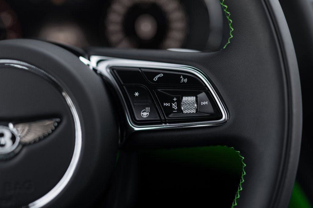 Used 2025 Bentley Bentayga AWD/4WD image 51