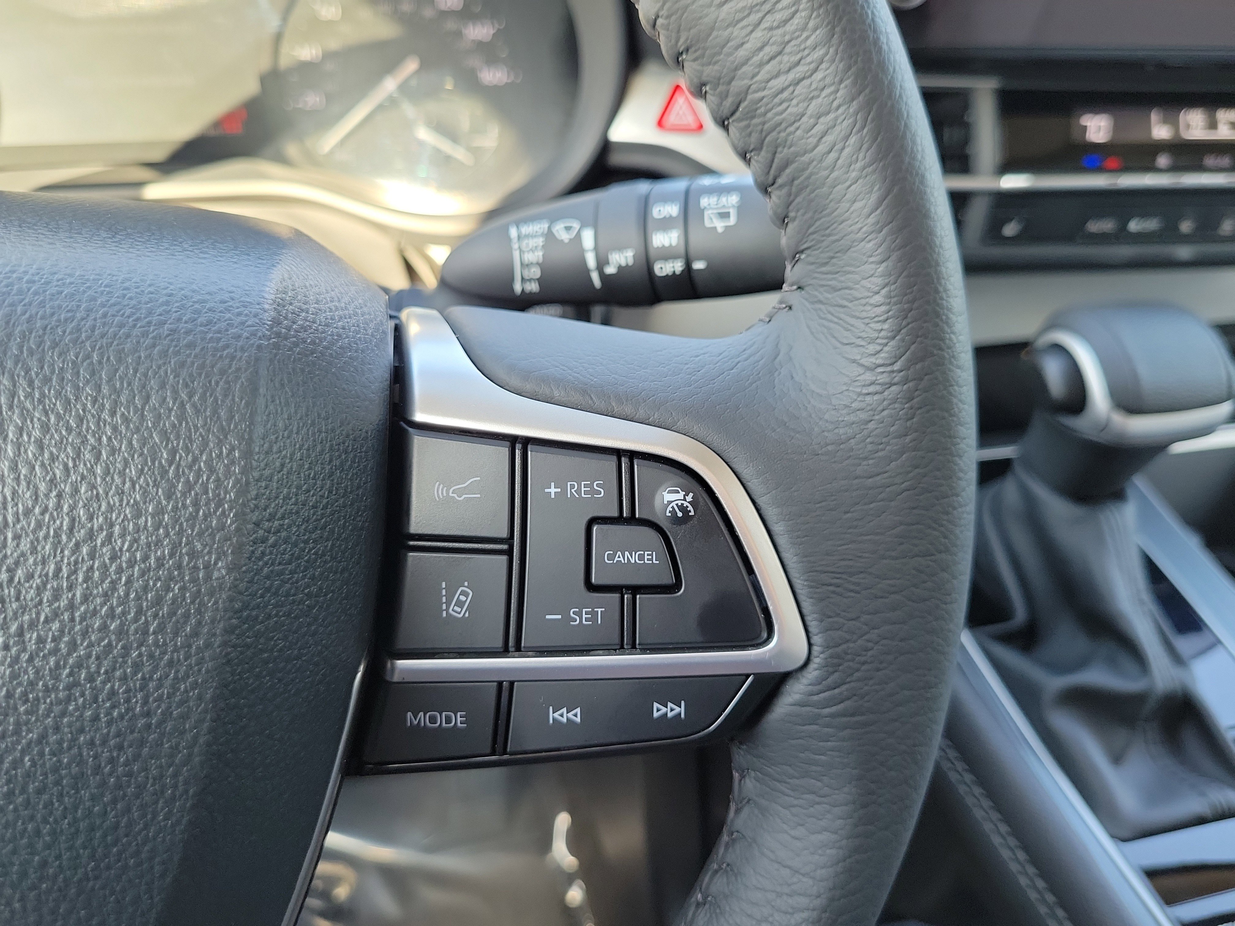 Used 2026 Toyota Sienna XLE FWD image 23
