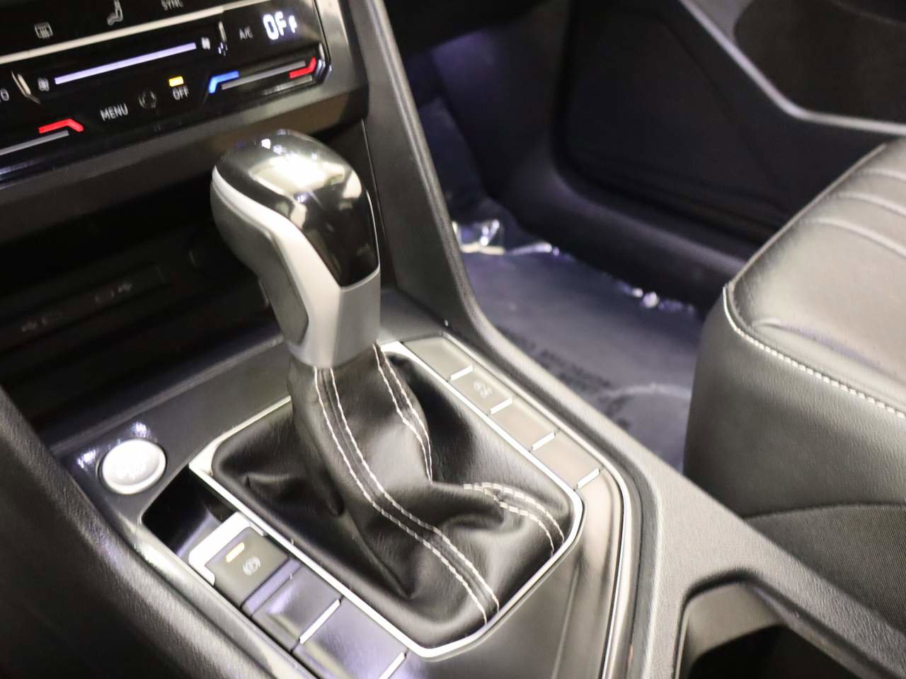 Certified 2023 Volkswagen Tiguan SE image 10