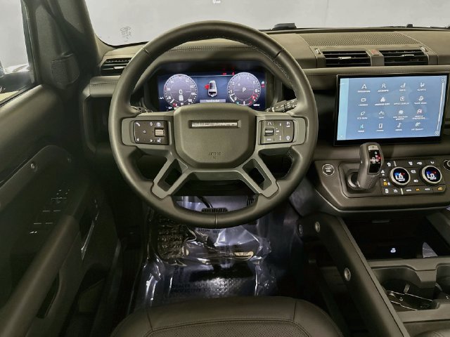 Certified 2025 Land Rover Defender 130 X-Dynamic SE AWD/4WD image 25