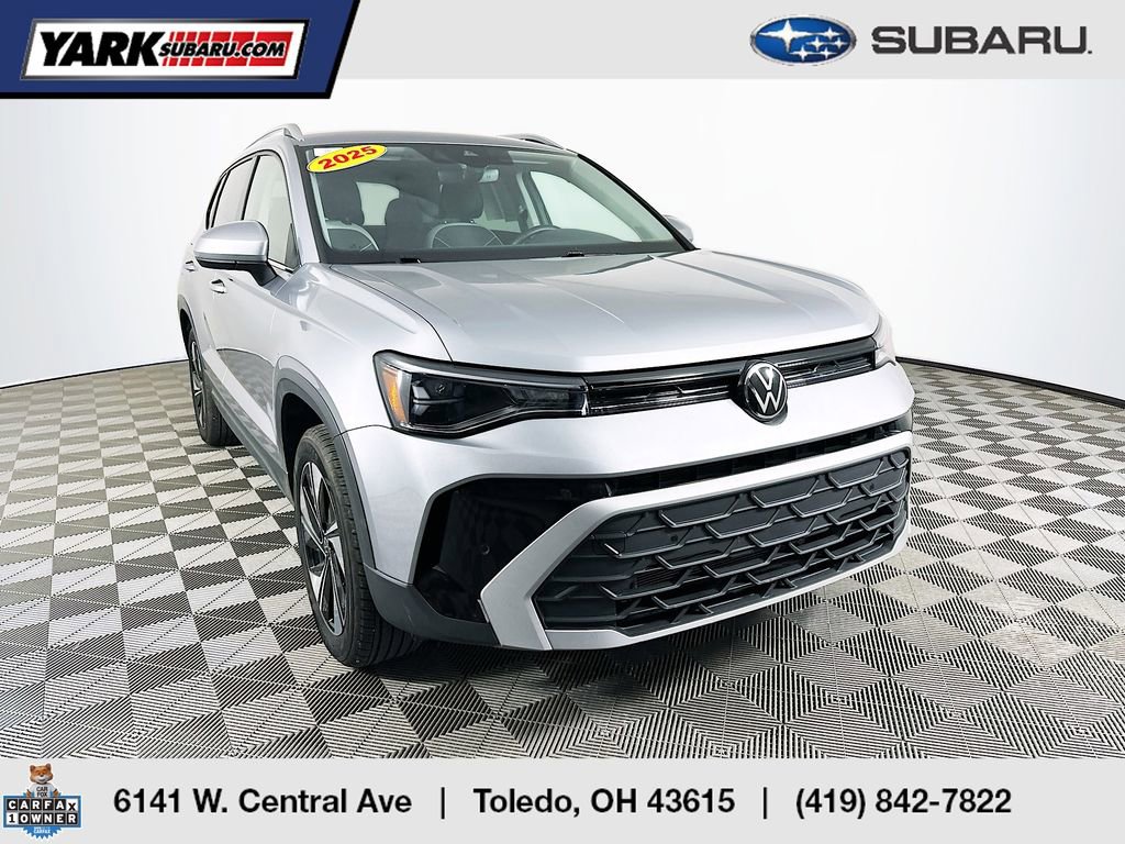 Used 2025 Volkswagen Taos SE AWD/4WD image 1