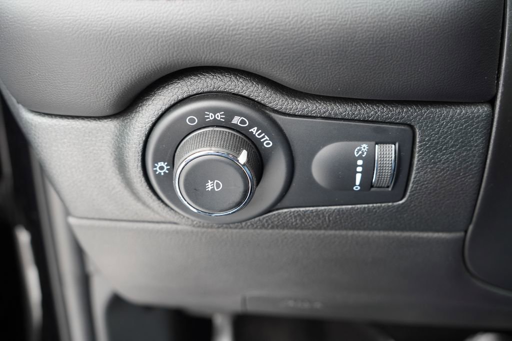 Certified 2023 Dodge Durango GT image 28