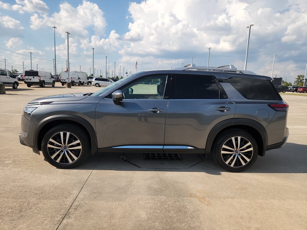Used 2025 Nissan Pathfinder Platinum w/ Cargo Package FWD image 8