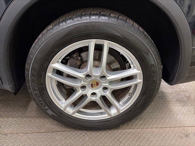Used 2016 Porsche Cayenne w/ Premium Package image 39