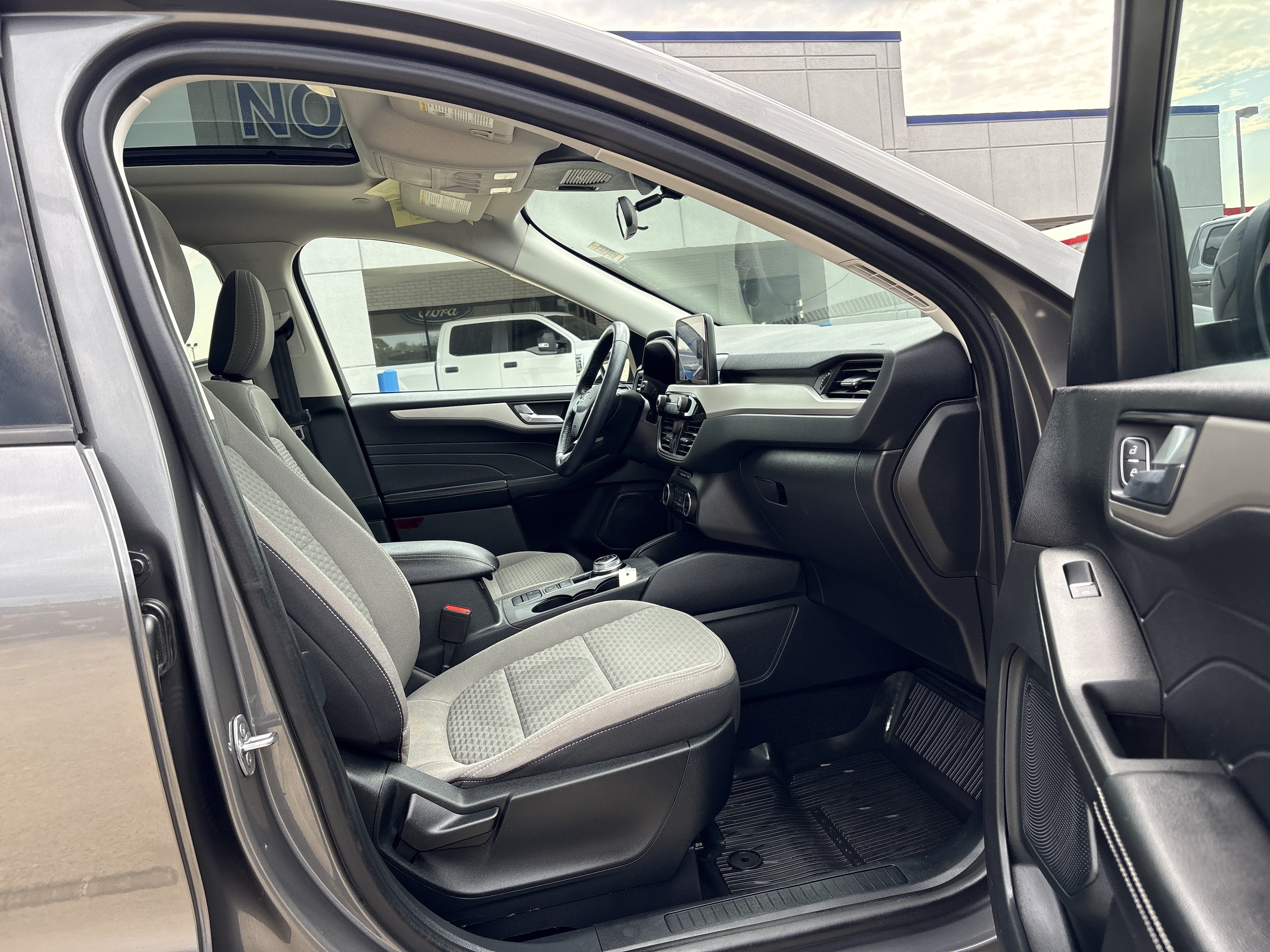 Used 2021 Ford Escape SE w/ SE Sport Appearance Package FWD image 10