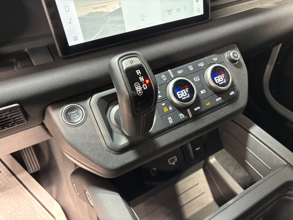 Used 2023 Land Rover Defender 110 X-Dynamic SE image 14