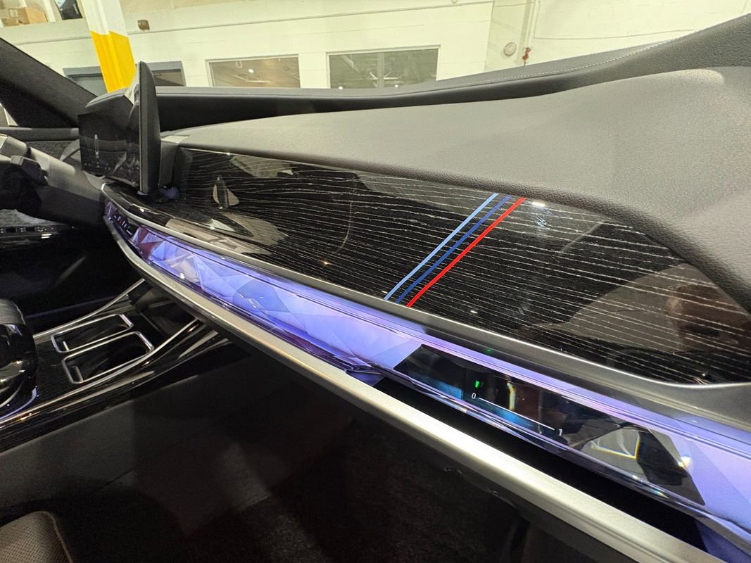 Used 2024 BMW i7 xDrive60 image 46