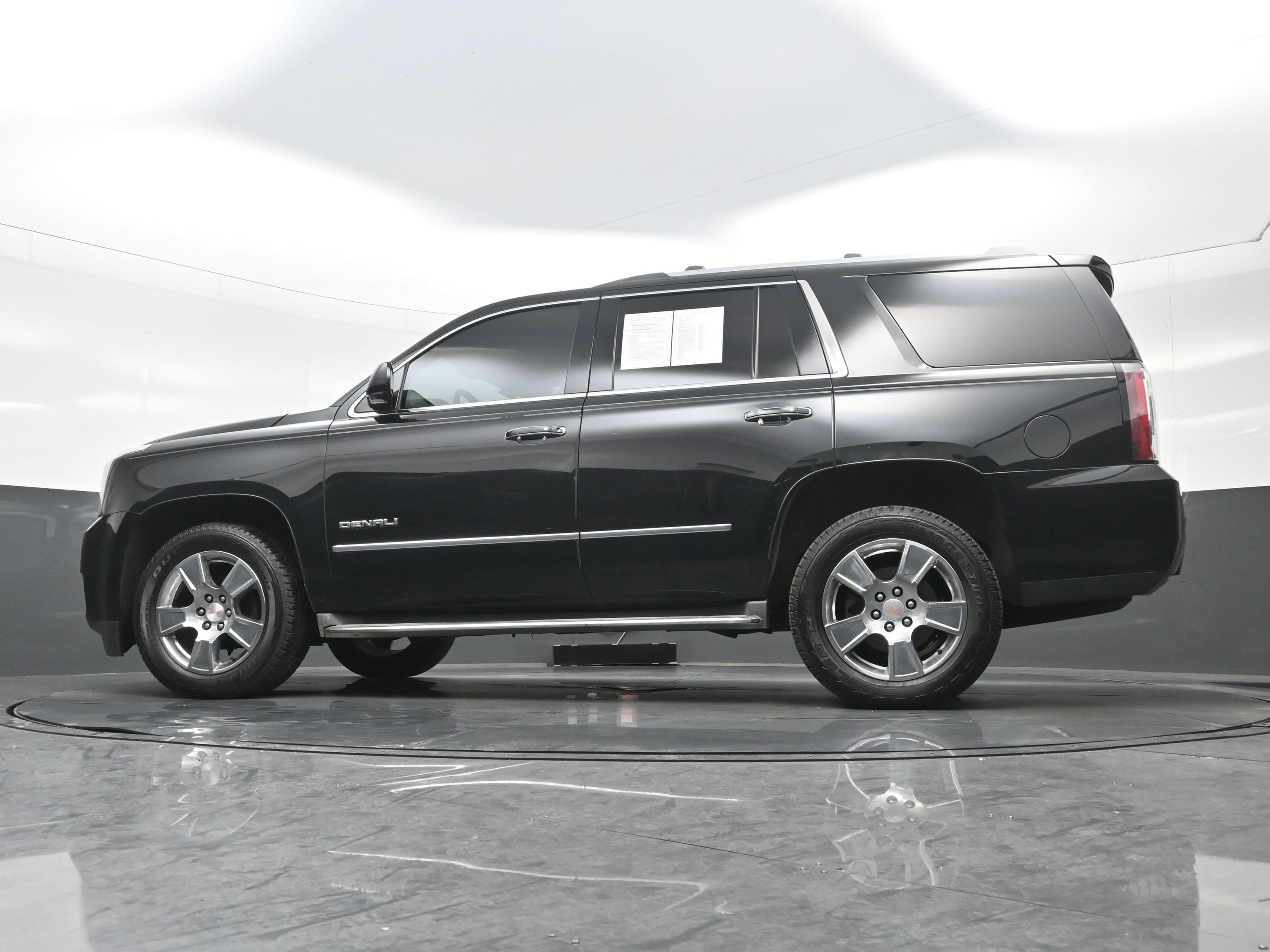 Used 2015 GMC Yukon Denali w/ Touring Package image 30