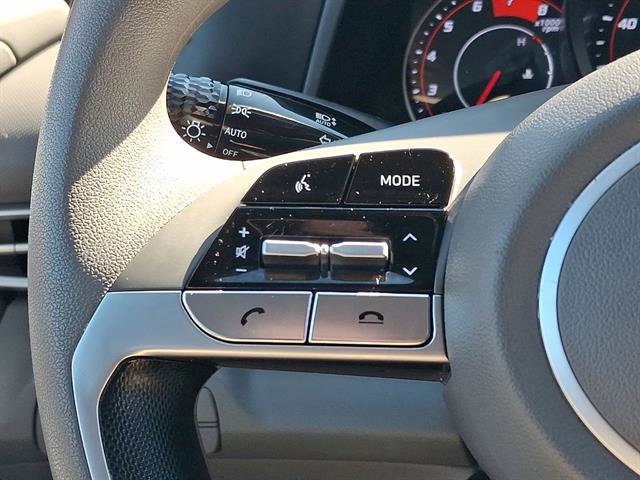 Certified 2023 Hyundai Elantra SE FWD image 17