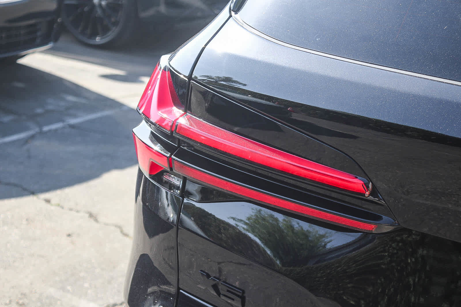 Used 2026 BMW X5 M60i w/ Executive Package image 7