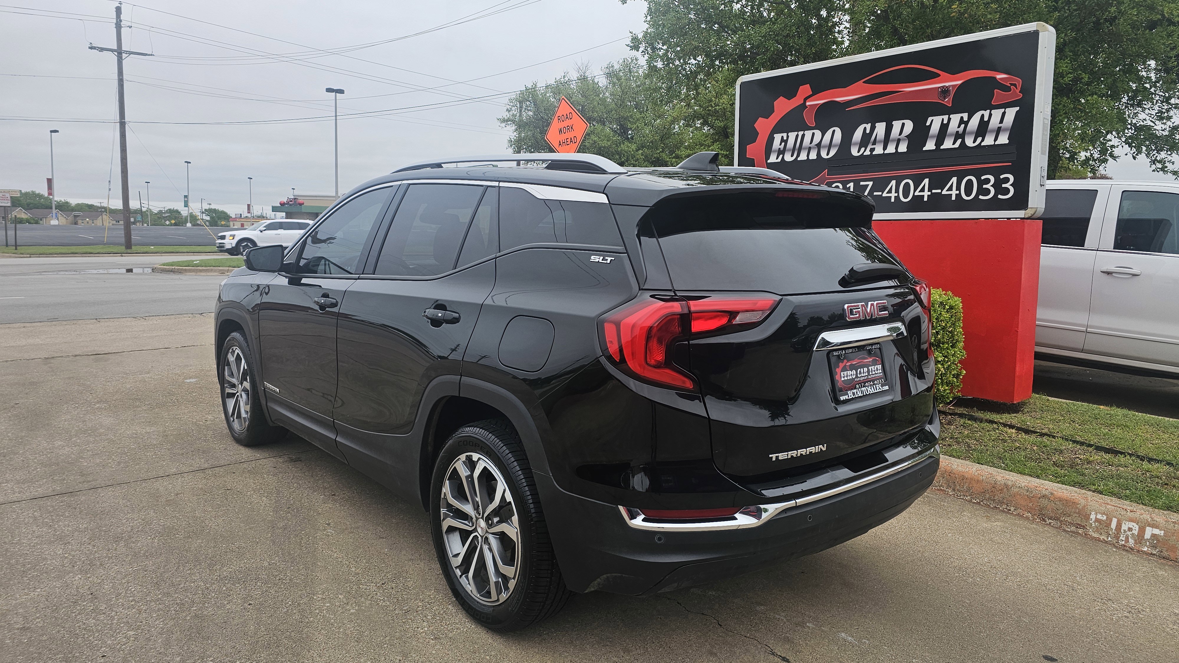 Used 2021 GMC Terrain SLT FWD image 3