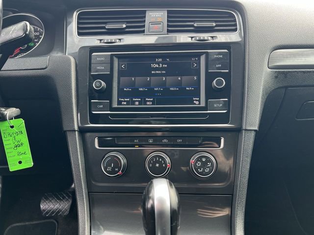 Used 2018 Volkswagen Golf S image 21