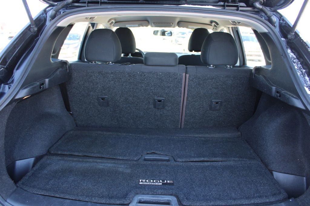 Used 2019 Nissan Rogue Sport S image 11