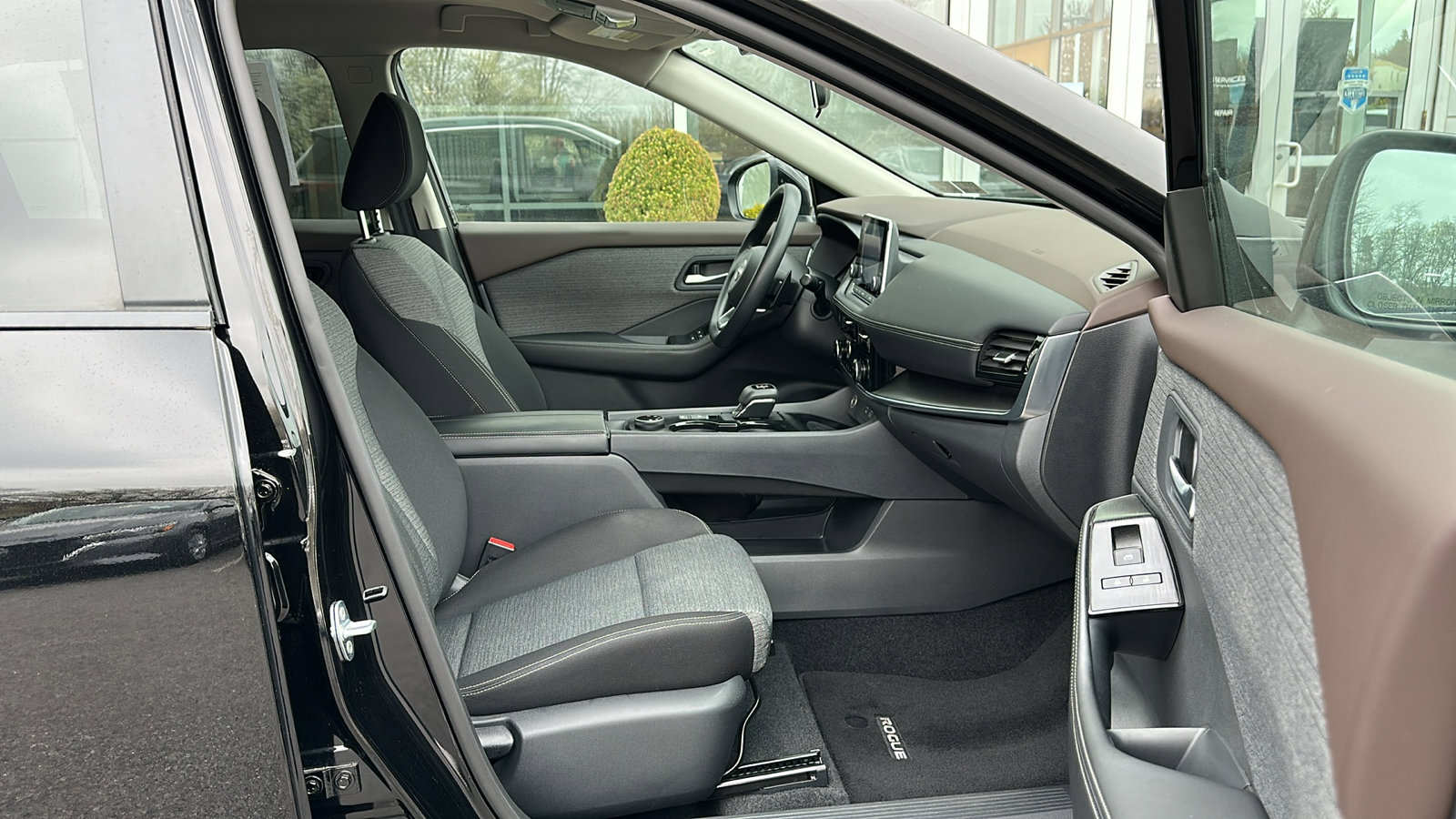 Certified 2022 Nissan Rogue SV image 22