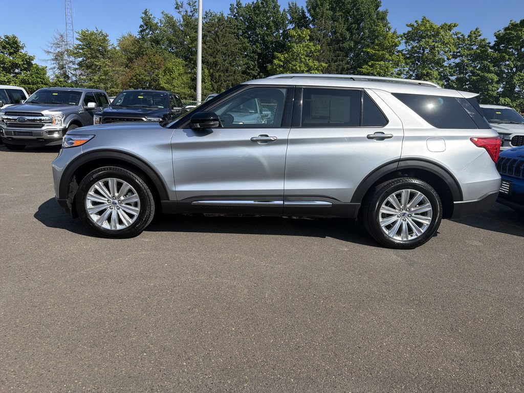 Used 2024 Ford Explorer Limited w/ Equipment Group 301A AWD/4WD image 2