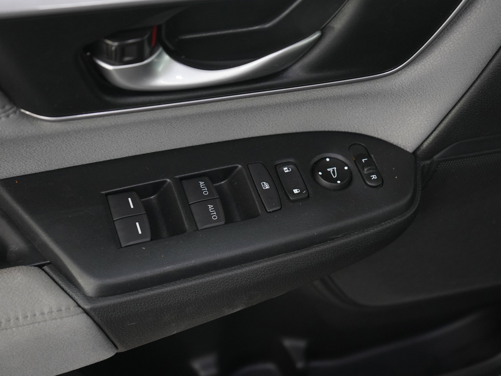 Used 2018 Honda CR-V EX image 19