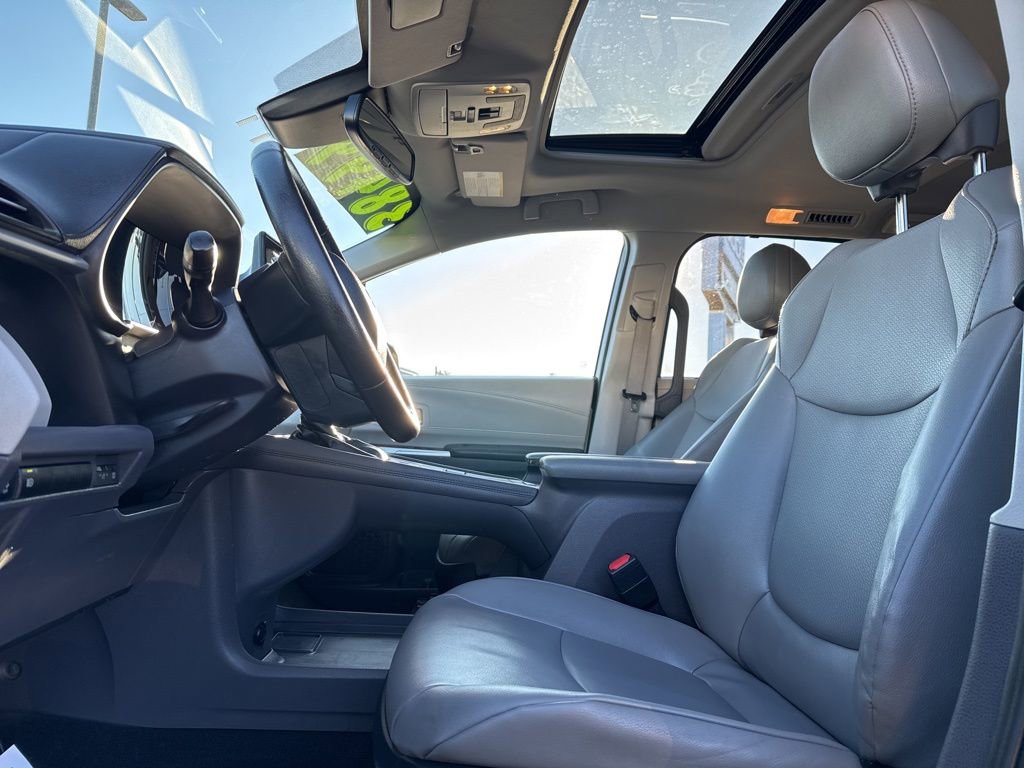 Used 2022 Toyota Sienna XLE image 18