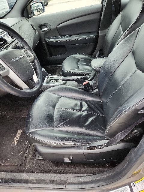 Used 2014 Chrysler 200 Limited FWD image 9