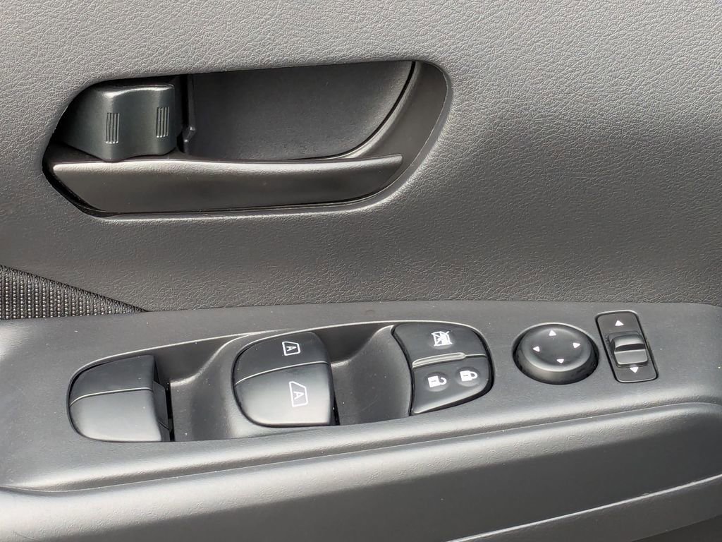 Certified 2025 Nissan Kicks Play S image 12