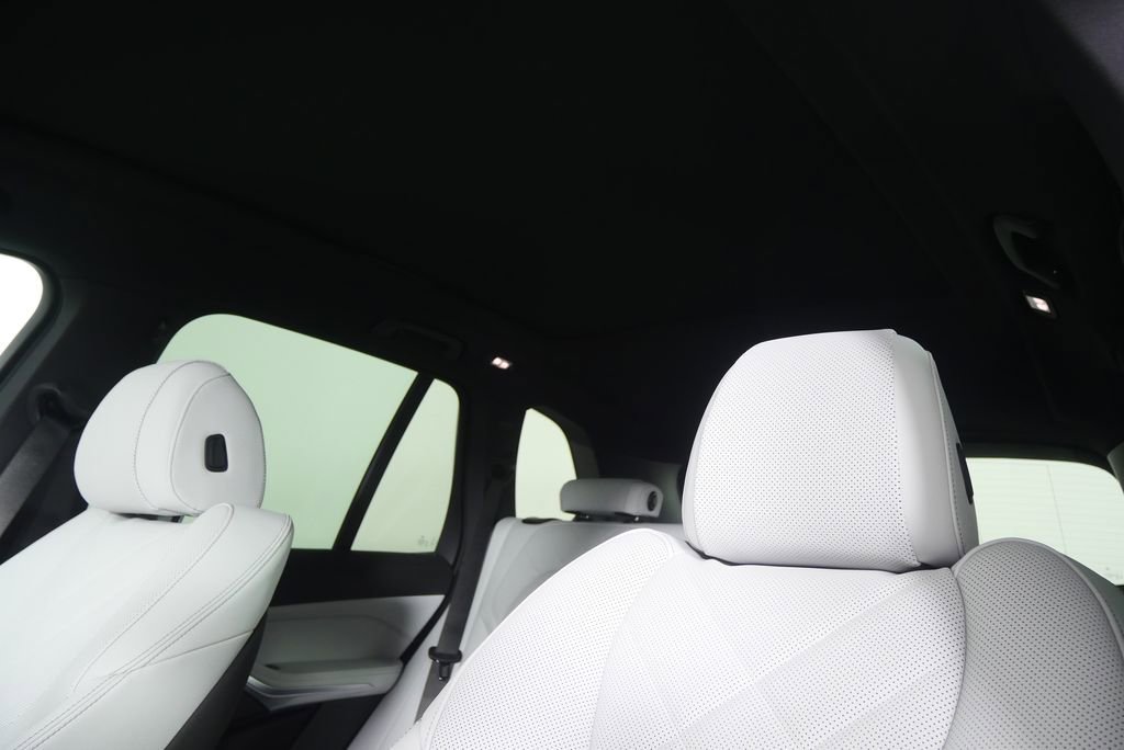 Used 2026 BMW X5 xDrive40i w/ M Sport Package image 12
