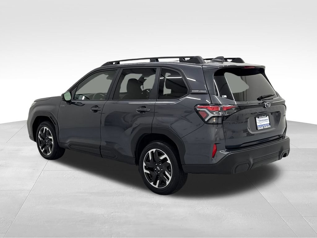 Used 2025 Subaru Forester Premium AWD/4WD image 5