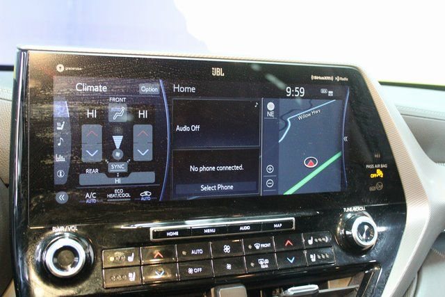 Used 2021 Toyota Highlander Platinum image 25