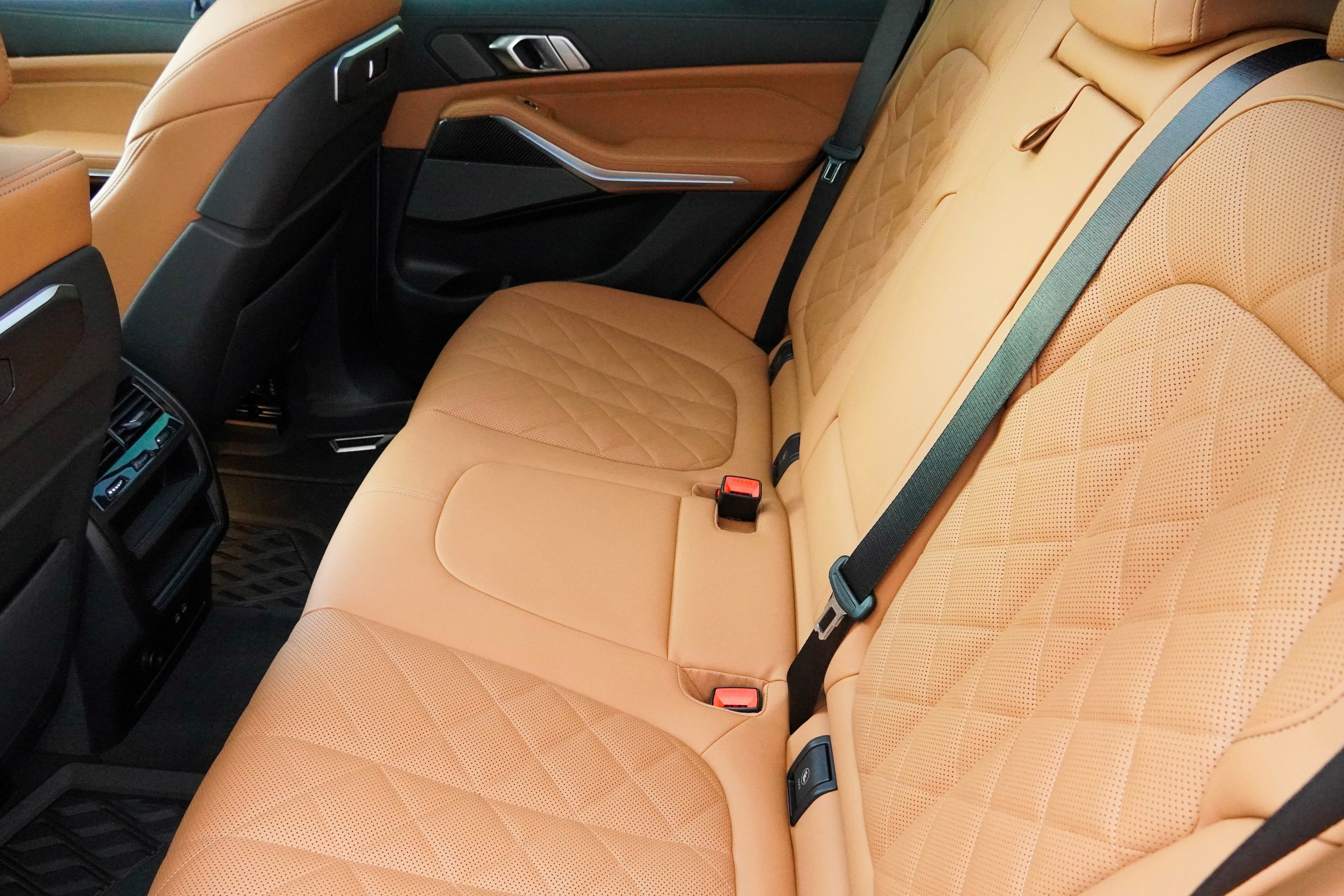 Certified 2026 BMW X5 M60i w/ Parking Assistance Package AWD/4WD image 38