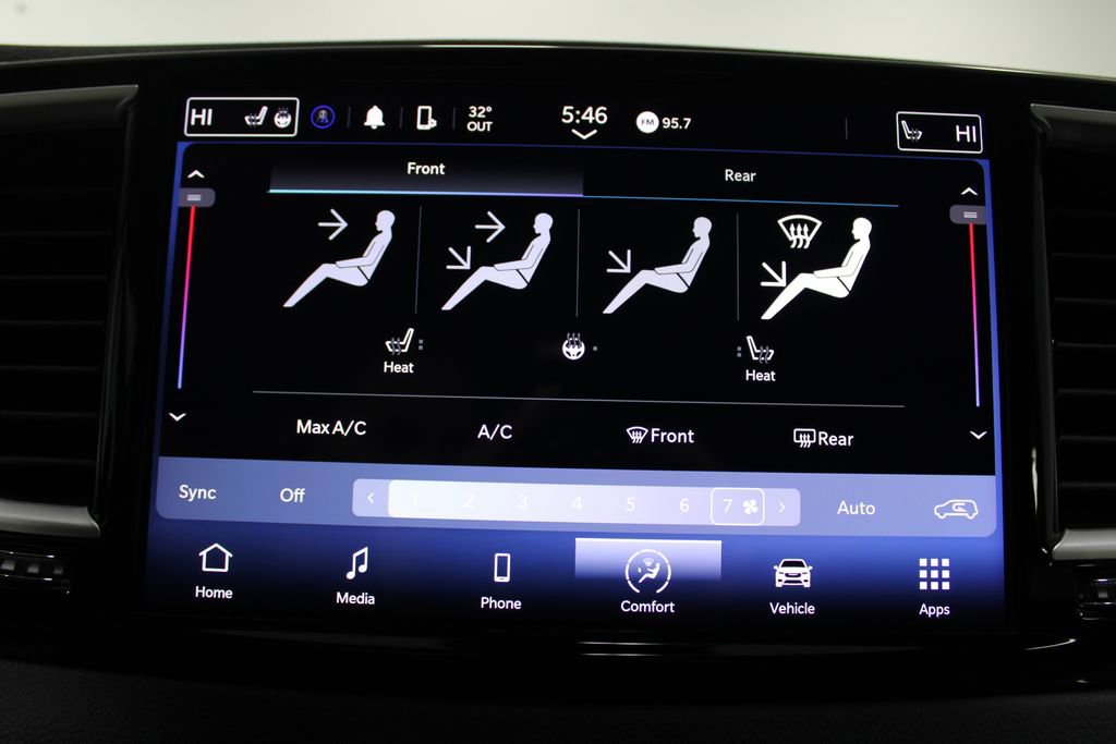 Used 2024 Chrysler Pacifica Touring-L image 45