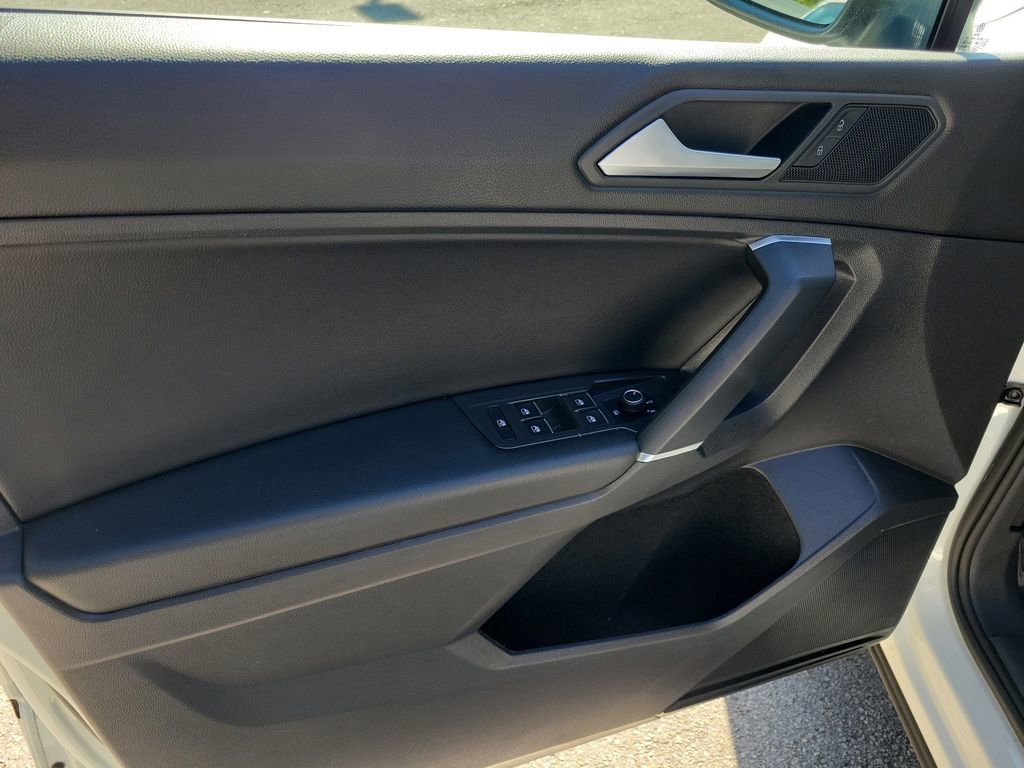 Used 2020 Volkswagen Tiguan SE R-Line w/ 3rd Row Seat Package image 25