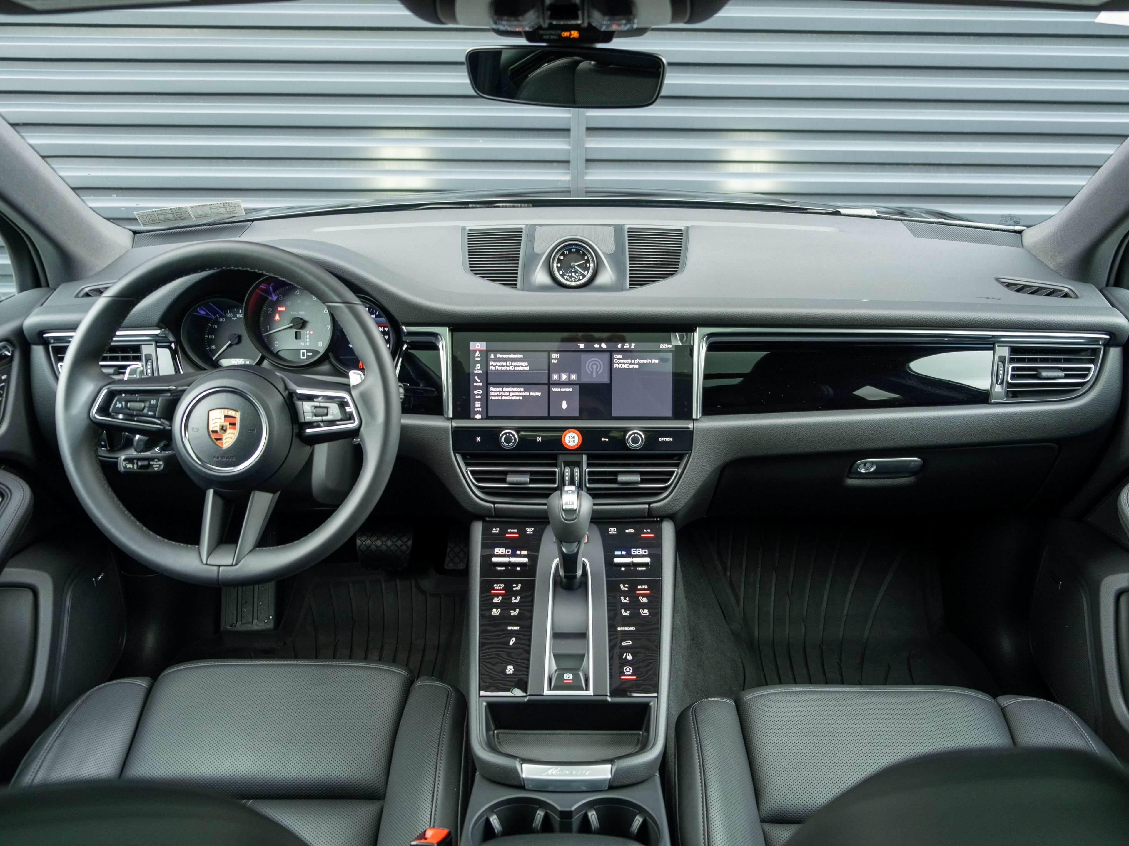 Certified 2025 Porsche Macan S AWD/4WD image 6