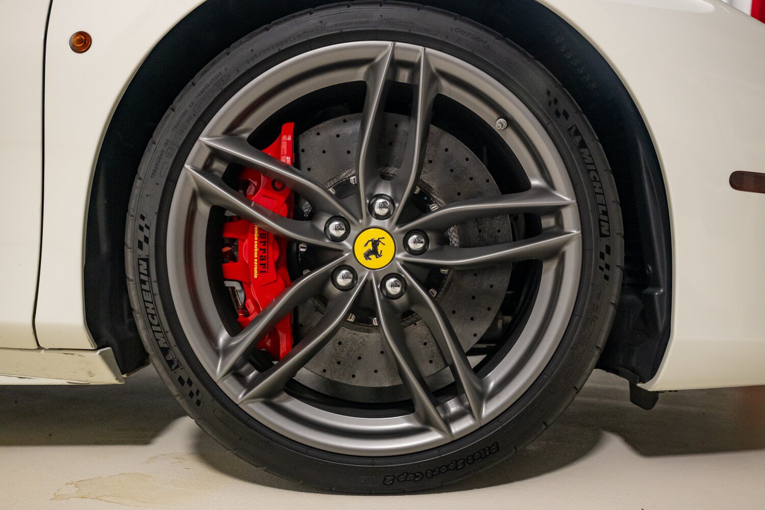 Used 2017 Ferrari 488 GTB RWD image 12