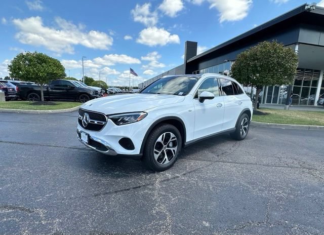 Used 2025 Mercedes-Benz GLC 350e 4MATIC image 2