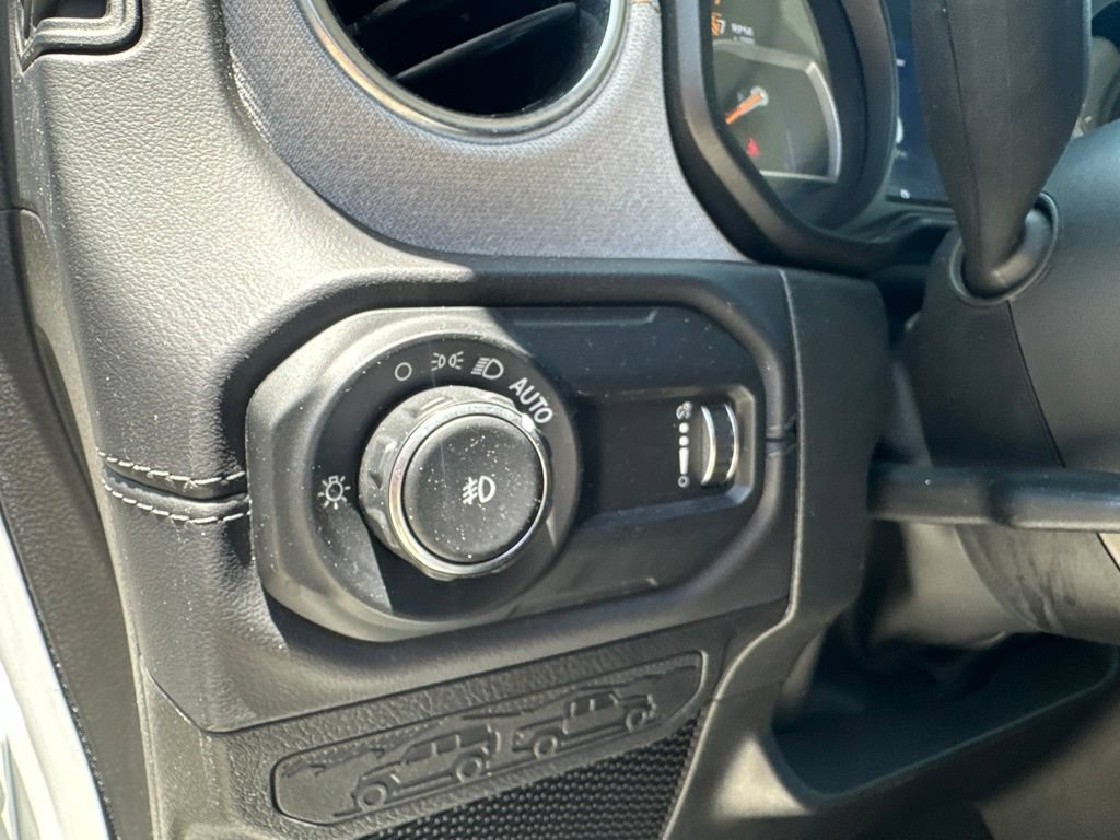 Used 2025 Jeep Wrangler Unlimited Sahara AWD/4WD image 16