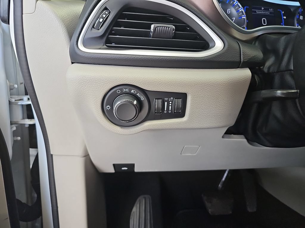Used 2023 Chrysler Voyager LX FWD image 22