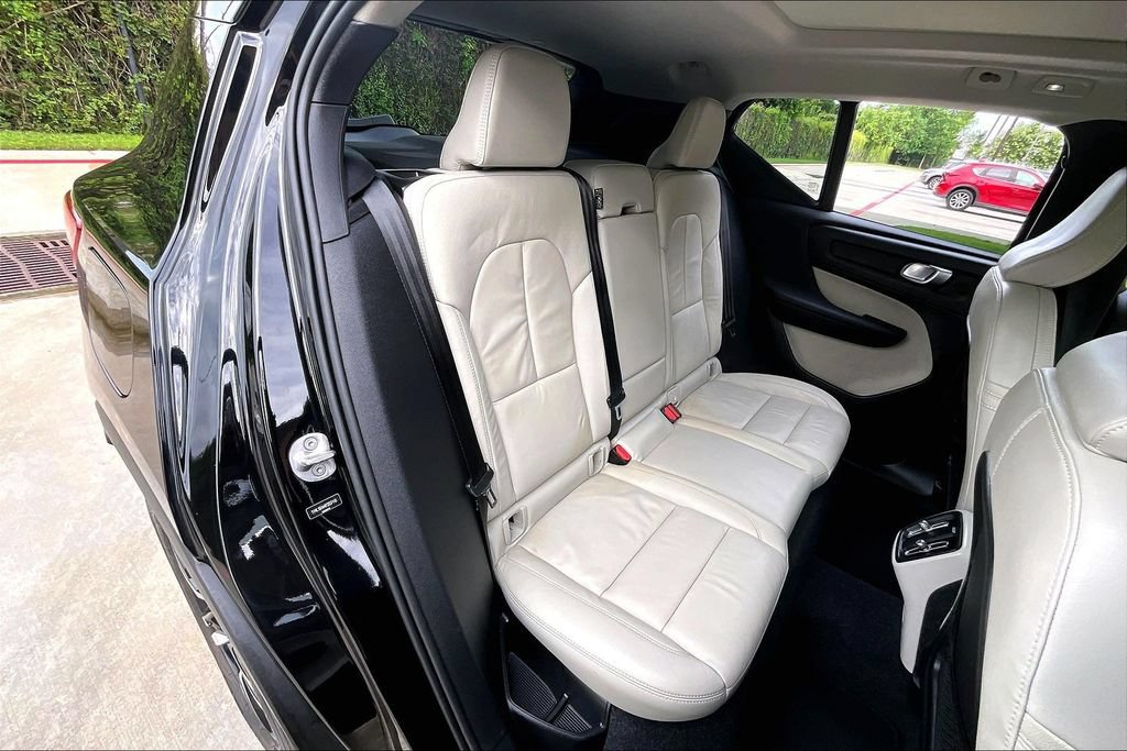 Certified 2023 Volvo XC40 B5 Plus w/ Driver Assist Package AWD/4WD image 37