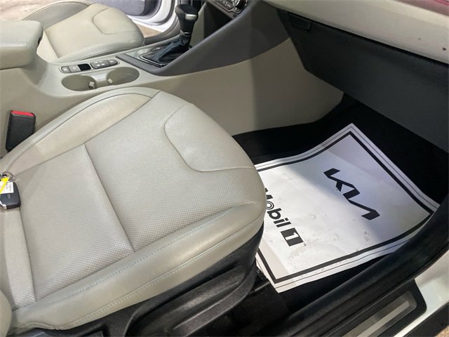 Used 2022 Kia Niro EX Premium image 25