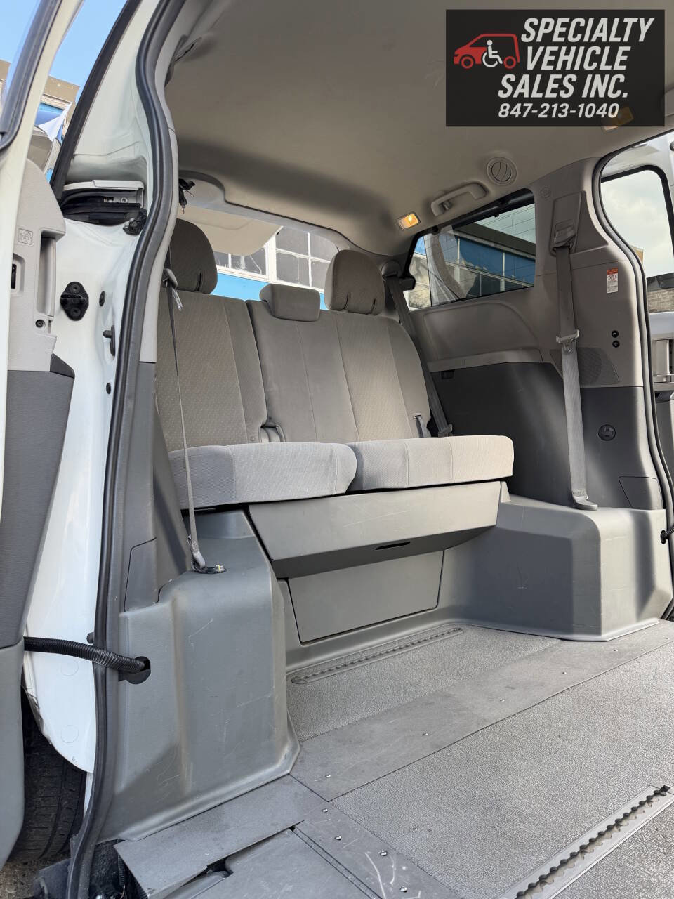 Used 2017 Toyota Sienna LE image 19