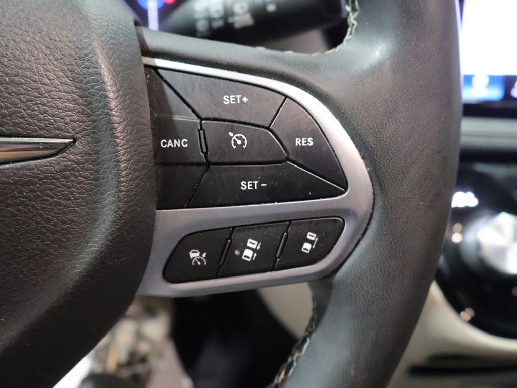 Used 2022 Chrysler Pacifica Touring-L AWD/4WD image 30