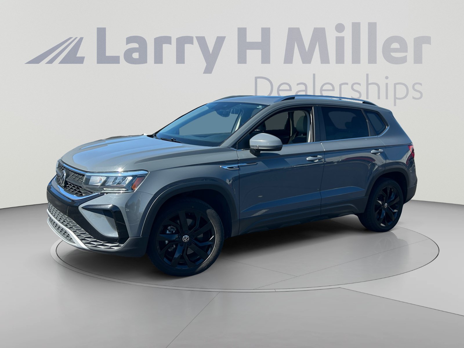 Used 2022 Volkswagen Taos SE FWD image 1