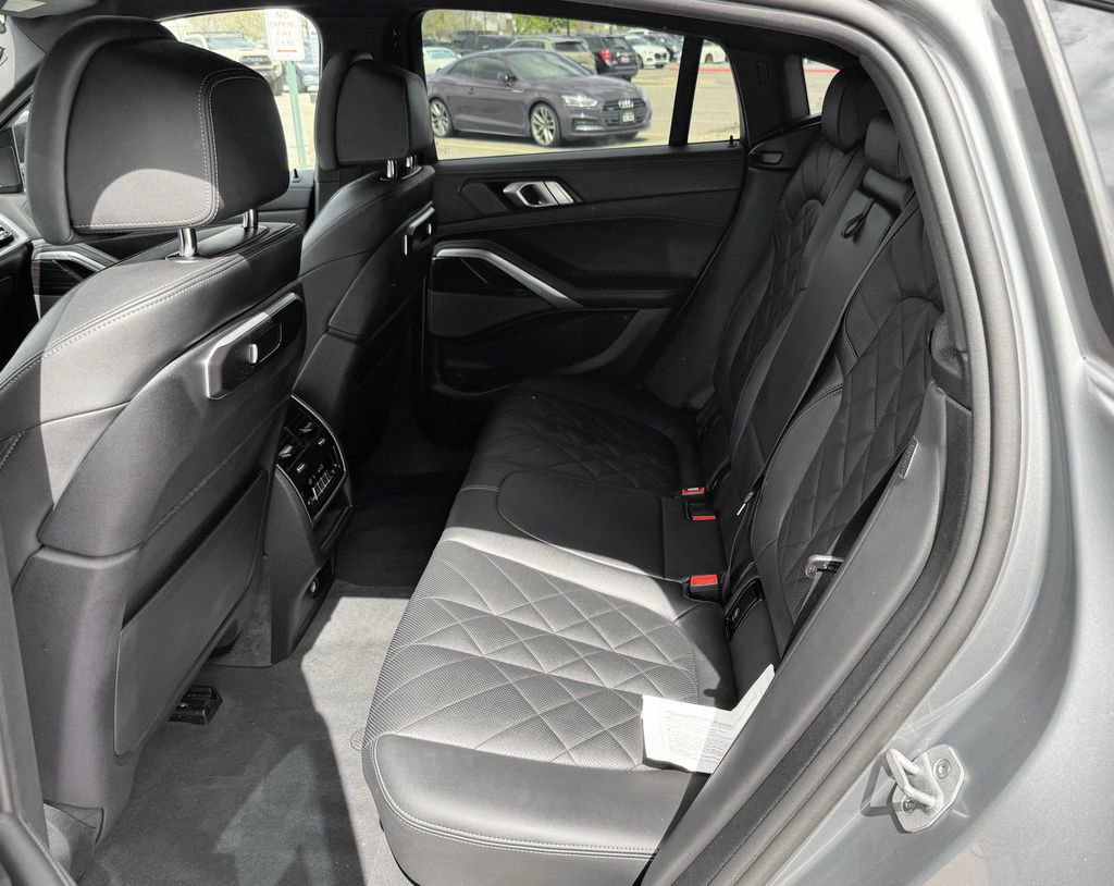Used 2024 BMW X6 xDrive40i w/ Premium Package AWD/4WD image 25